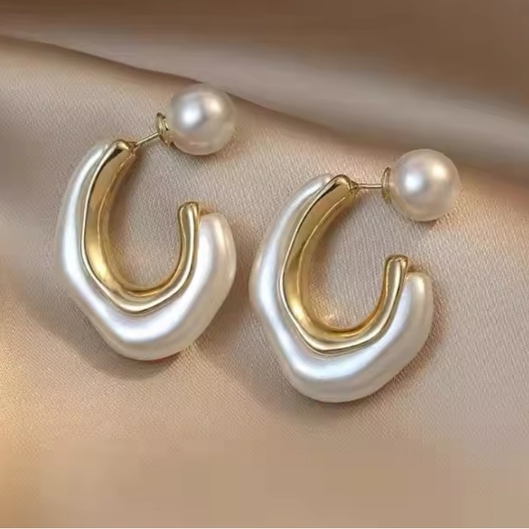 Hand Crafted Jewelry - Contemporary Abstract Pearl Earrings